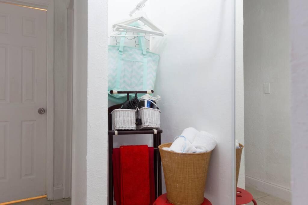 1 Bedroom Apt Near Coconut Grove Miami Eksteriør billede